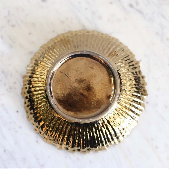 Textured gold dish - Picture 7 of 7